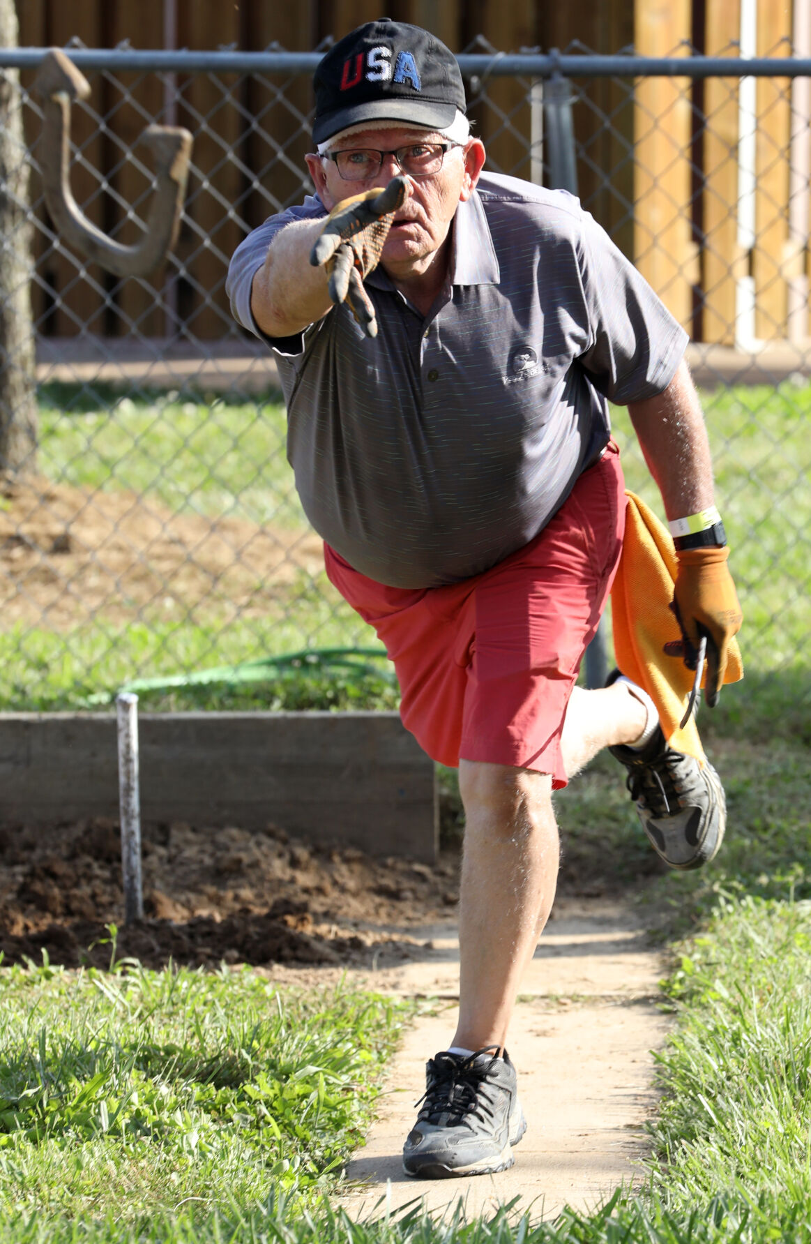 Don Gillette tosses a horseshoe